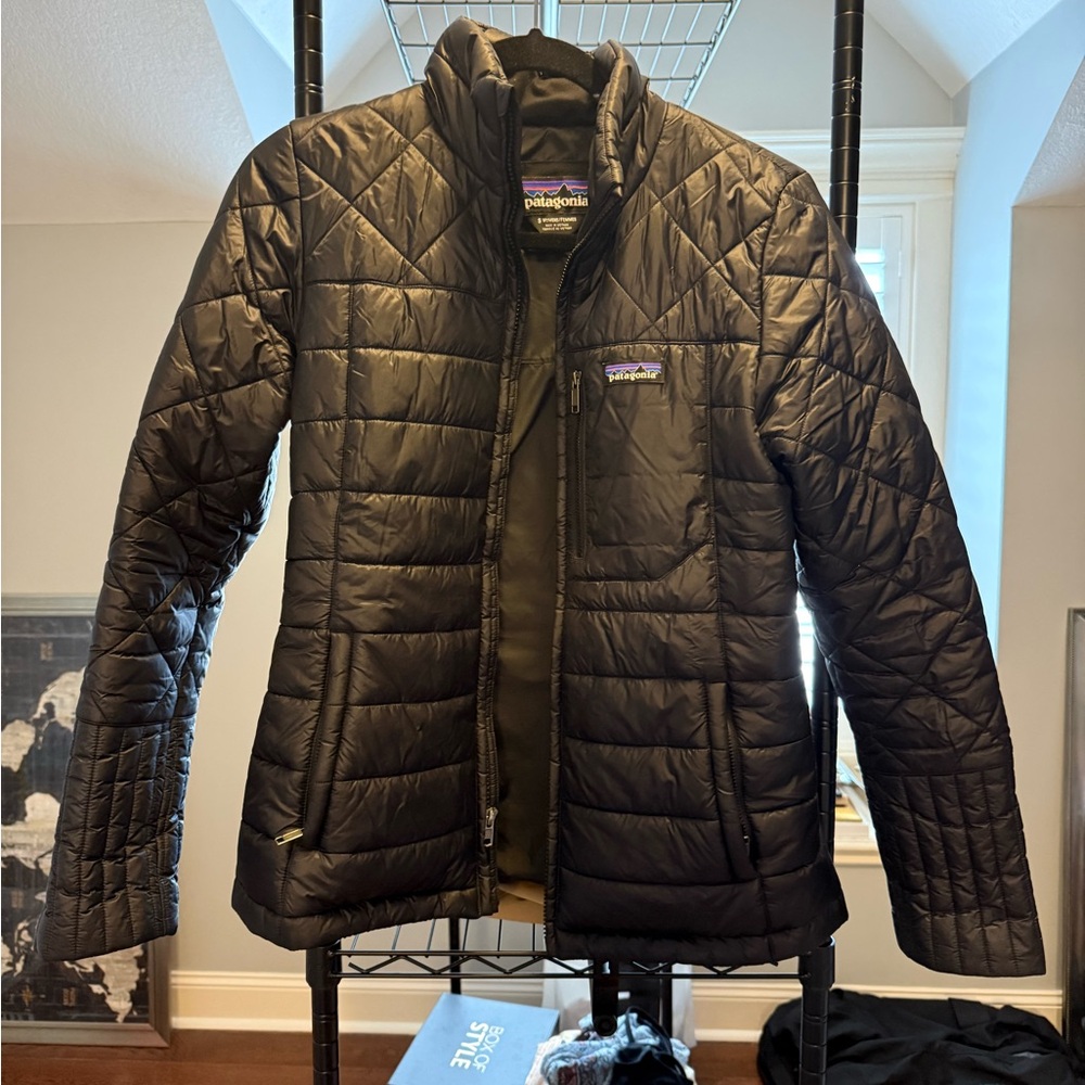 Women’s Patagonia black puffer jacket